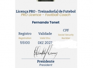 Tcnico Fernando Tonet celebra conquista da Licena Pro da CBF Academy